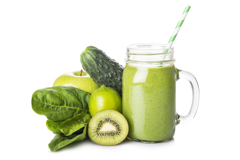 Groene smoothie van spinazie, kiwi en komkommer