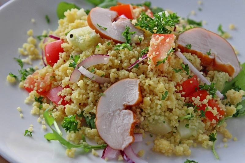 Couscous salade met gerookte kip