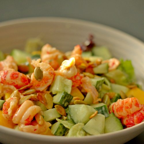 Salade met rivierkreeftjes en mango